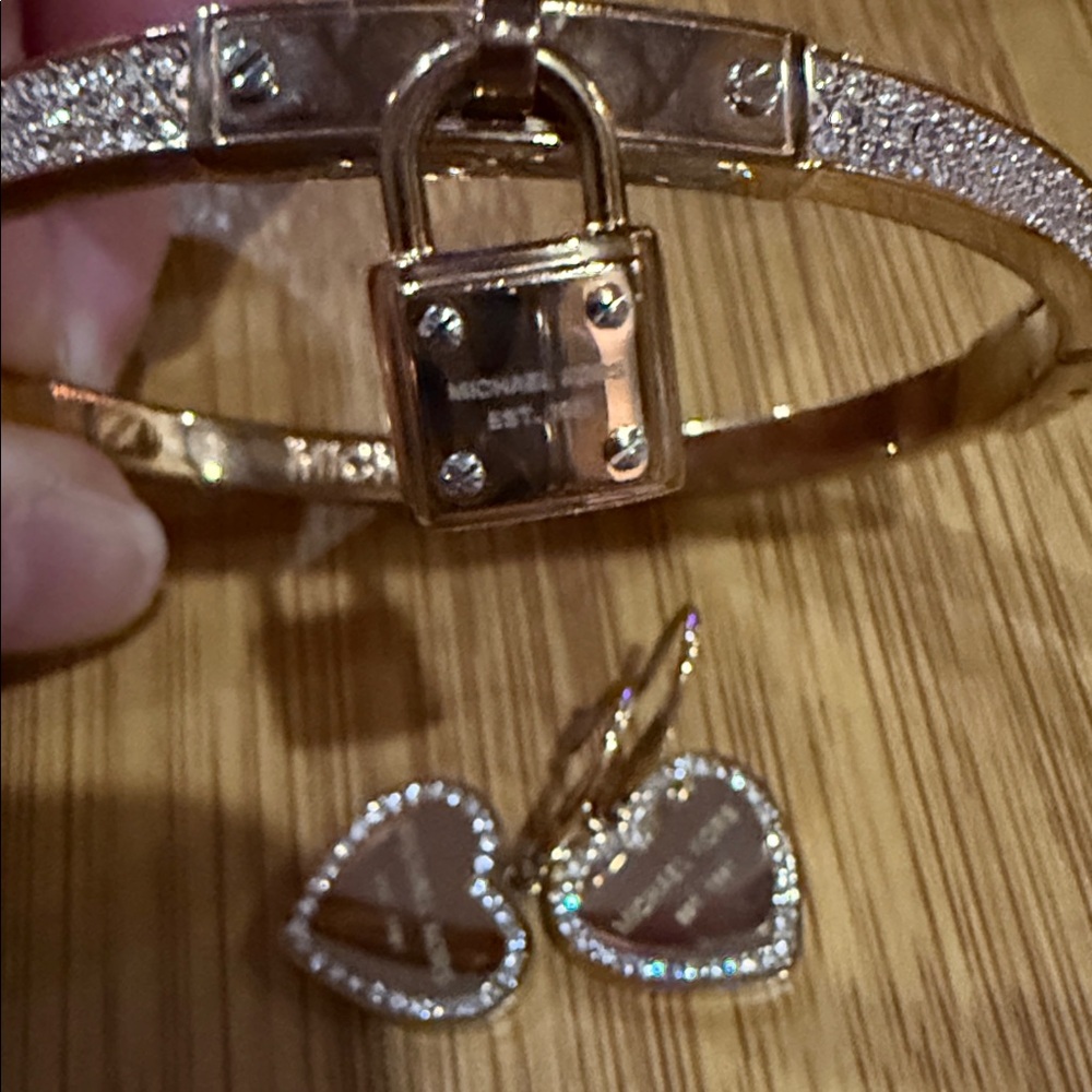MICHAEL KORS LOCKET CHARM BANGLE BRACELET AND HEART EARRINGS ROSE GOLD FINISH